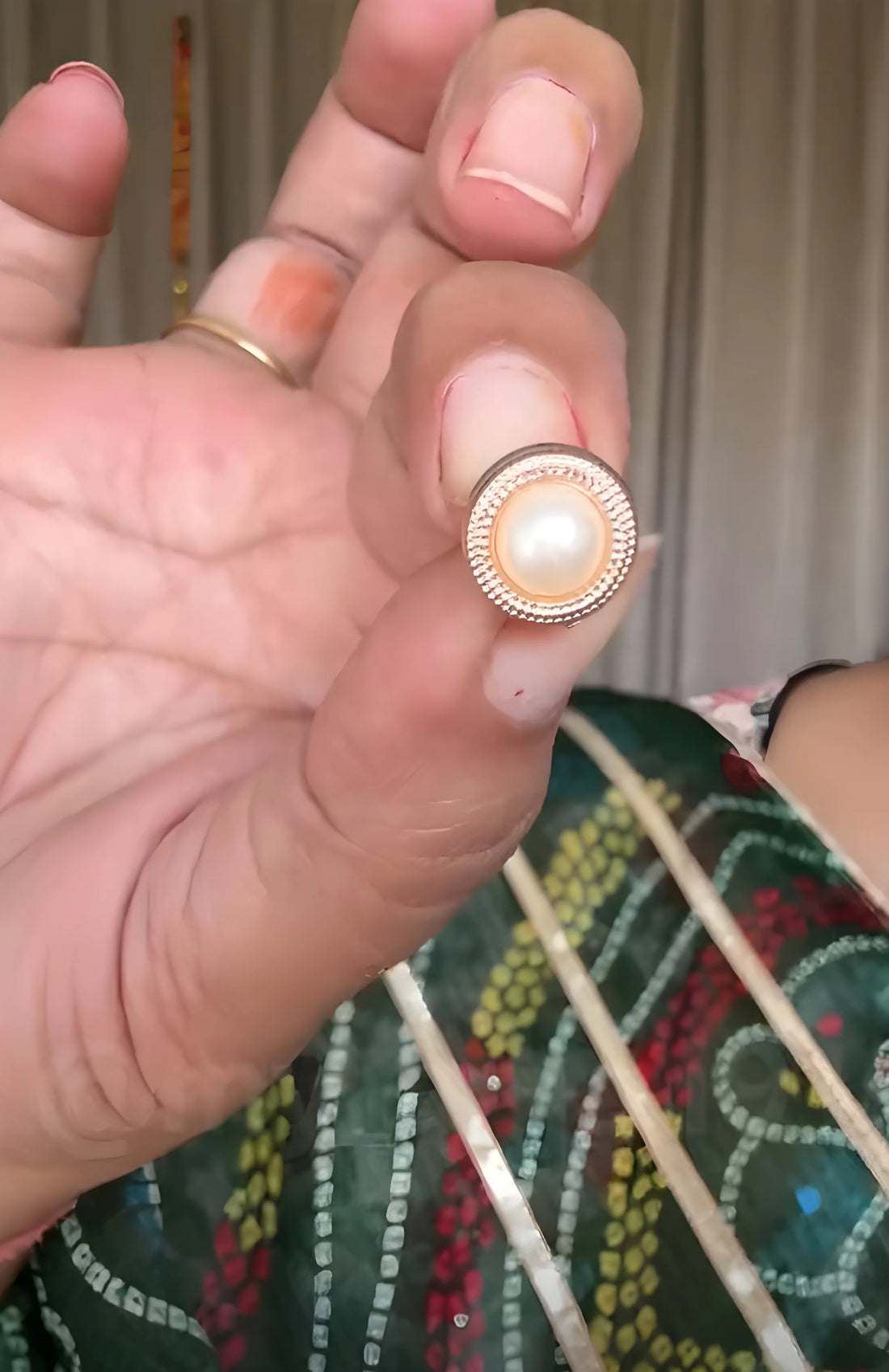 Detachable Hidden Clip for Sweaters, Shirts & Cardigans