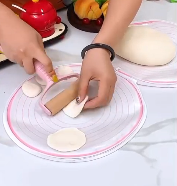 Dough Kneading Circle Maker