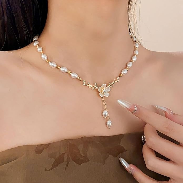 Pearl Flower Pendant Necklace